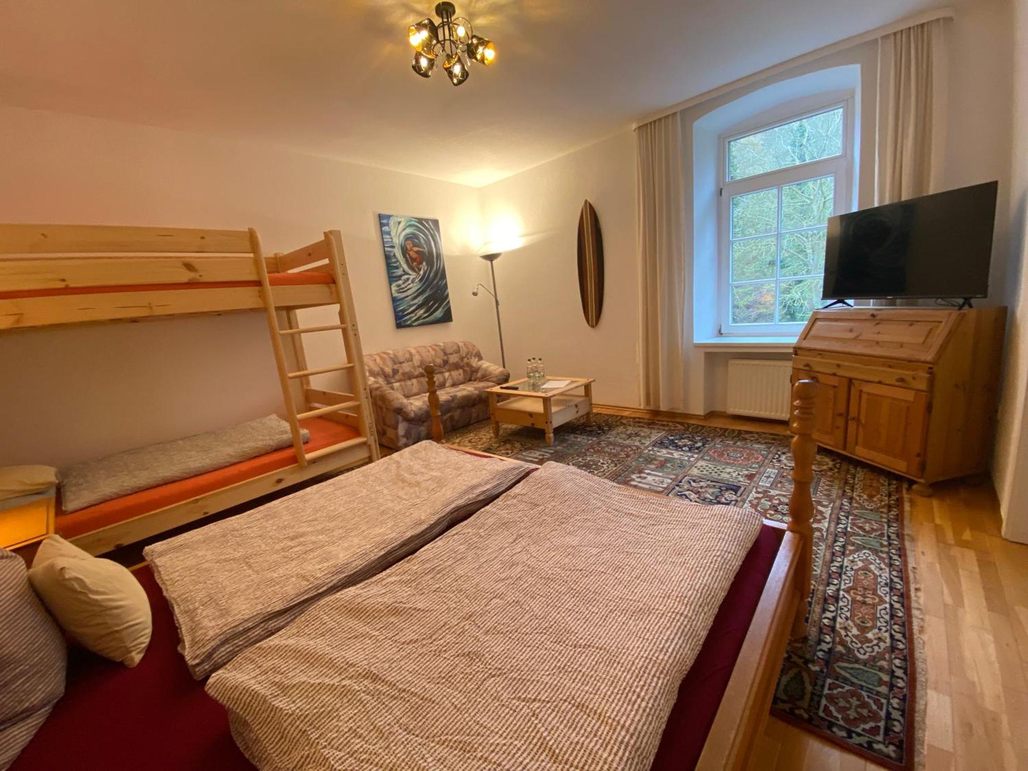 Felsenmuehle Neuleiningen Bed & Breakfast Exterior photo